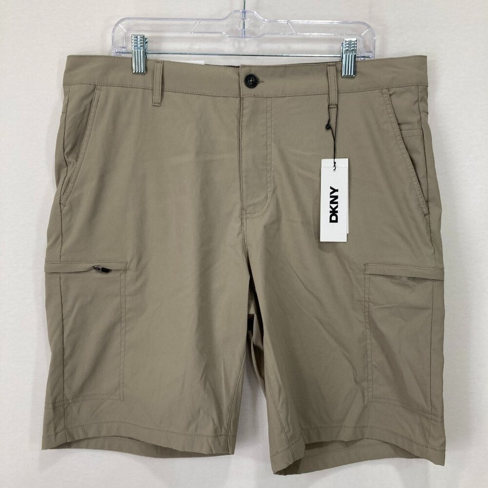 New‎ DKNY Men's Performance Utility Cargo Shorts Size 36 Tan Beige Stretch Nylon